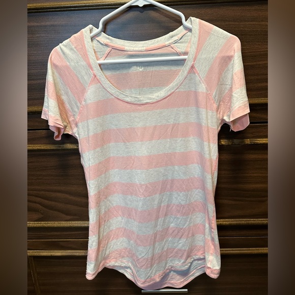 Lululemon Dhyana Short Sleeve P2P 17” Size 6 - Picture 1 of 6